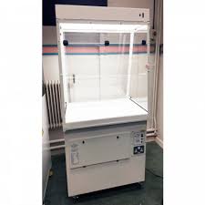 FUME CHAMBER PORTABLE (SINK, WATER & GAS TAP, EXTRACTOR)