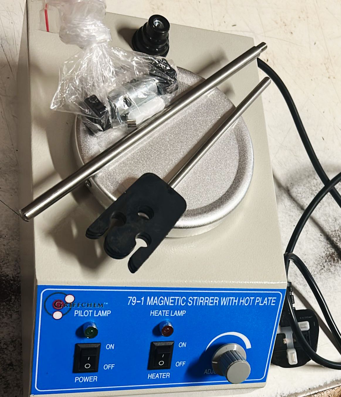 MAGNETIC STIRRER WITH HOT PLATE 79-1