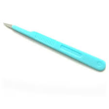 SCALPEL KNIFE WITH PLASTIC HANDLE